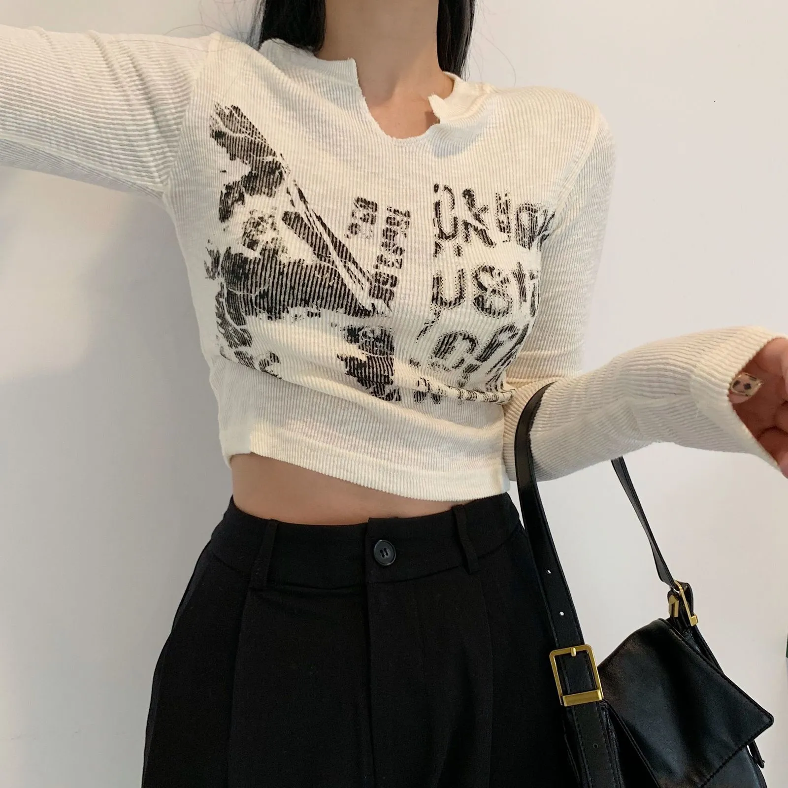 T-shirt da donna Top corto a maniche lunghe Abbigliamento grunge T-shirt da lettera vintage Abiti estetici Stile coreano Chic Slim Autunno y2k Top Streetwear 230427