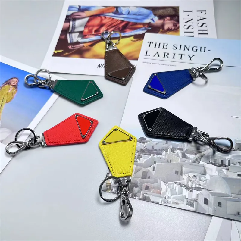 Lyxdesigner Keychain Multi Color Triangle Key Chain Brand Classic Vintage Keychain Mens Womens Bag Pendant Accessories Gifts