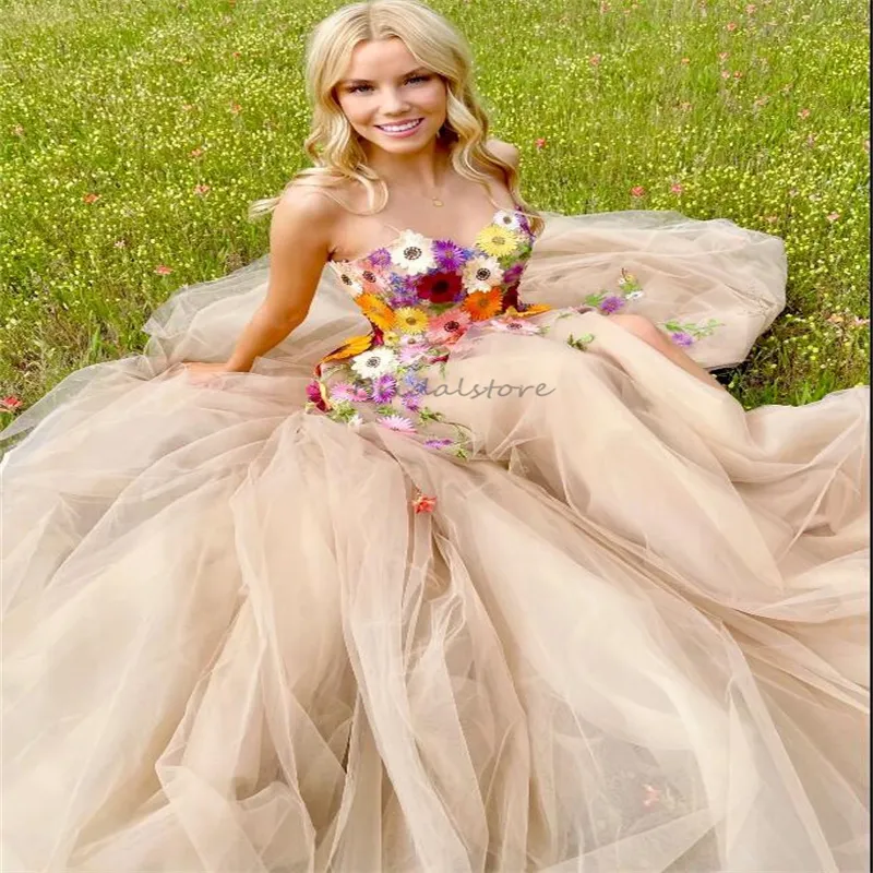 Rustic Country Style Wedding Dress With Colorful 3D Florals Sweetheart Court Train Boho Farm Bridal Gowns Fariytale Gothic Light Gold Bohemian Bride Rode Mariage