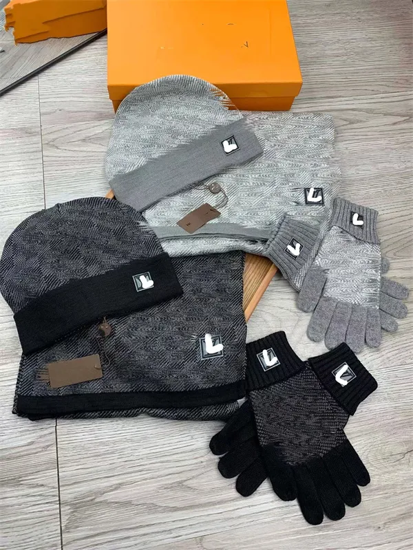 2023 New High Quality Checkered Winter Hat Designer Bone Hat Men's and Women's Couple Scarf Hat Glove Three piece Set22