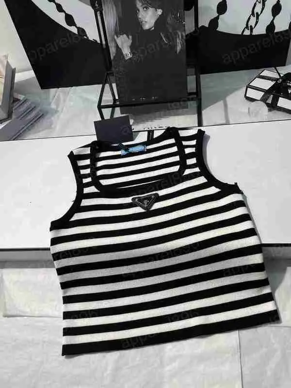 Women's T-Shirt Designer Tanks Sleeveless Vest Designers Chest Triangle Punctuation Fitted Knitted Tank Top Letter T Shirts Clothing Fashion Sexy Ladies Beach s CO3X