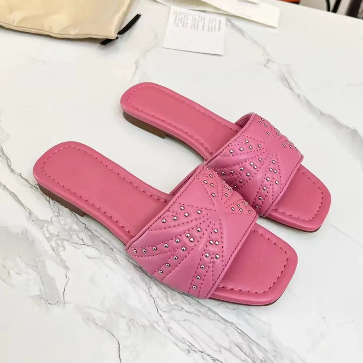 Home Indoor and Outdoor Thick-Bottom Bath Slides Sleepers Slippers Best  Price Slippers Women Slippers Slides - China Bedroom Slippers and Ladies  Slippers 2022 price | Made-in-China.com