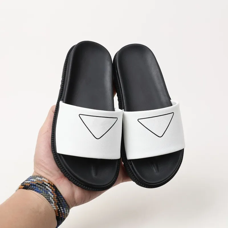 2023 enfants chaussures mode enfants été pantoufles garçons filles unisexe concepteur sans lacet plat lettre EUR 26-35 taille pour enfant sandale