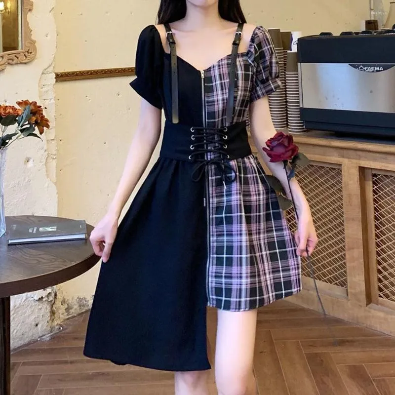 Casual jurken Gotische plaid patchwork jurk vrouwen zomer veter punk punk asymmetrische dames 4xl vintage straatmeisje Harajuku