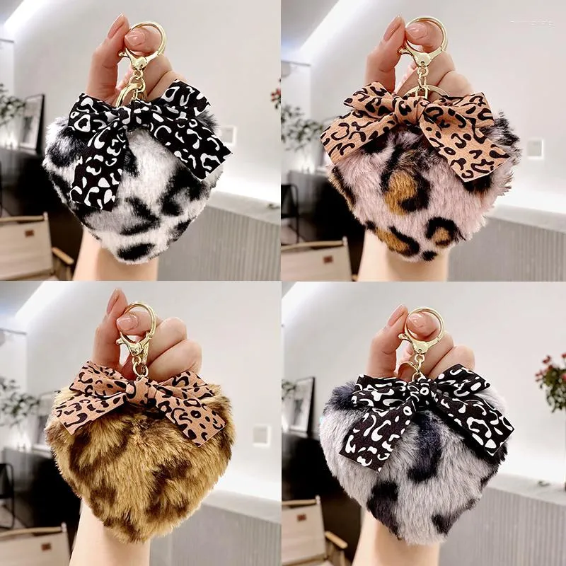 Keychains Leopard Print Love Plush Keychain Winter Ladies Bag Pendant Fashion All-Match Hair Ball Pom-Pom Car Keyring Decoration