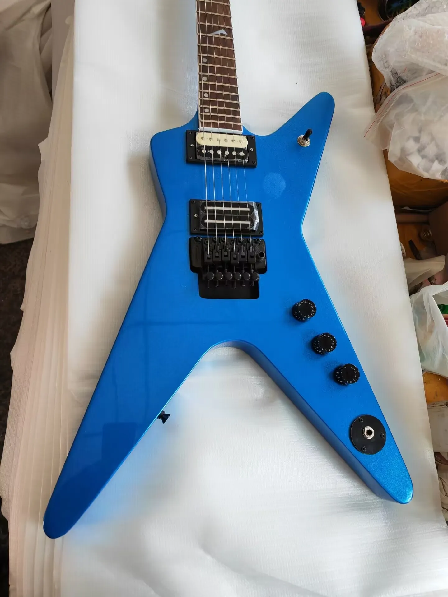 Blue Electric Guitar With 22 Frets, Black Tremolo Bridge Custom 6 S