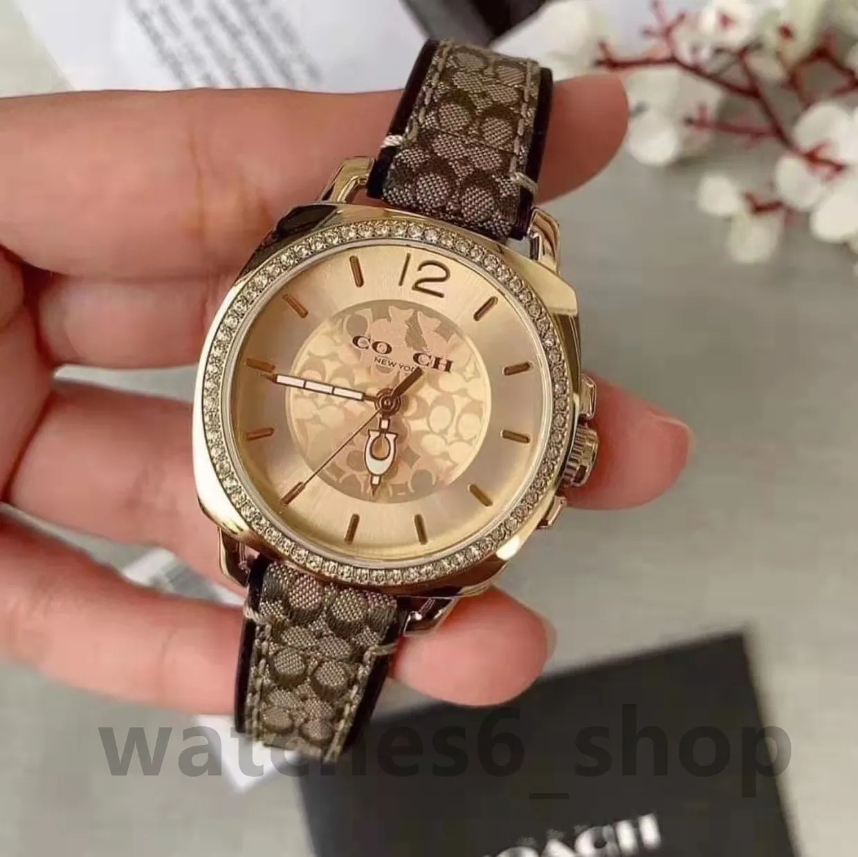 Luxustrainer Uhren-Designer-Diamant-besetzt leuchtend Retro weibliche Uhr Ladies Gürtrücker Hell Quarz Armbanduhren hochwertiges Geschenk 1803