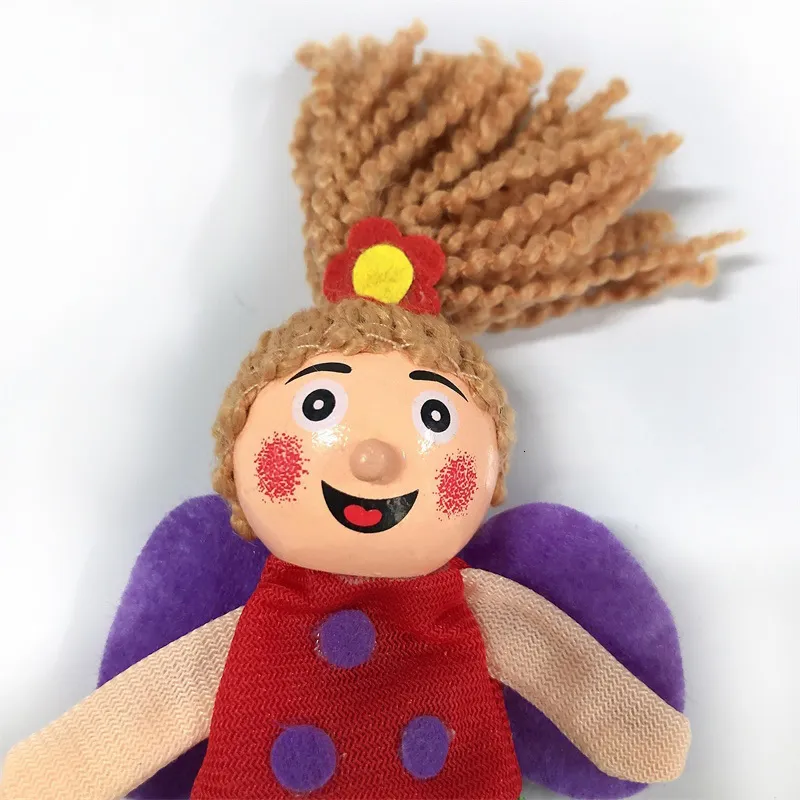 Poupée Marionnette Familiale Peluche Douce pour préscolaire : :  Jeux et Jouets