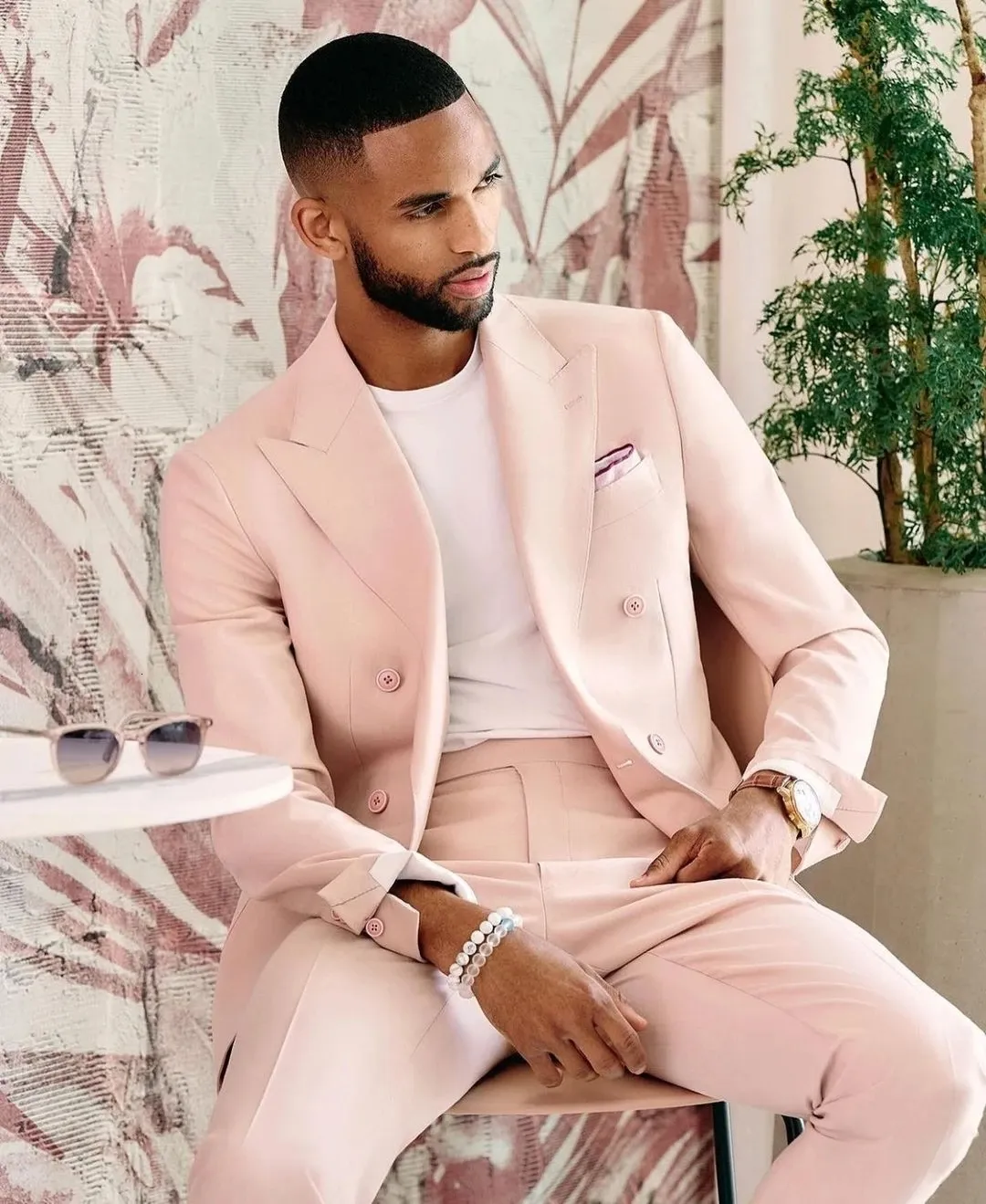Traje de boda rosa hombre sale