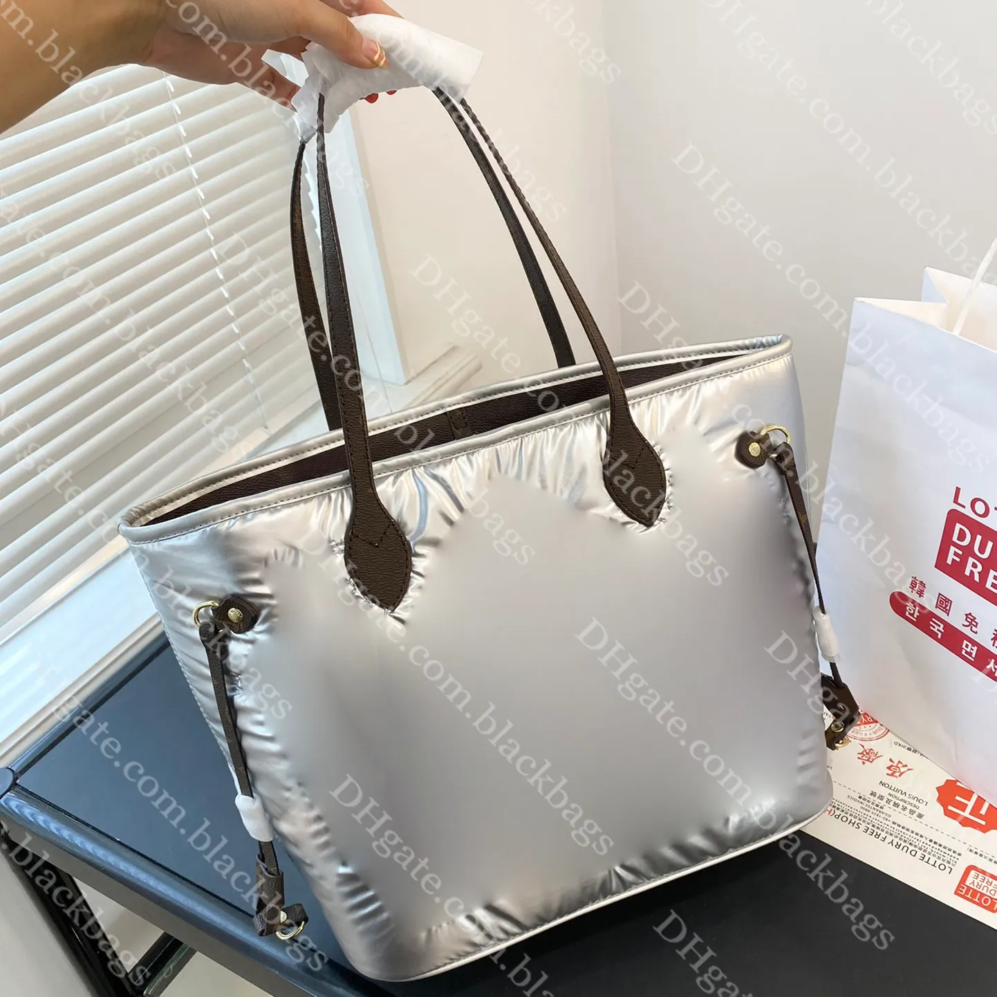 デザイナートートバッグの女性刺繍文字ハンドバッグ高品質のレディオントゴママバッグコットンジャケットバッグ大きなショッピングバッグ