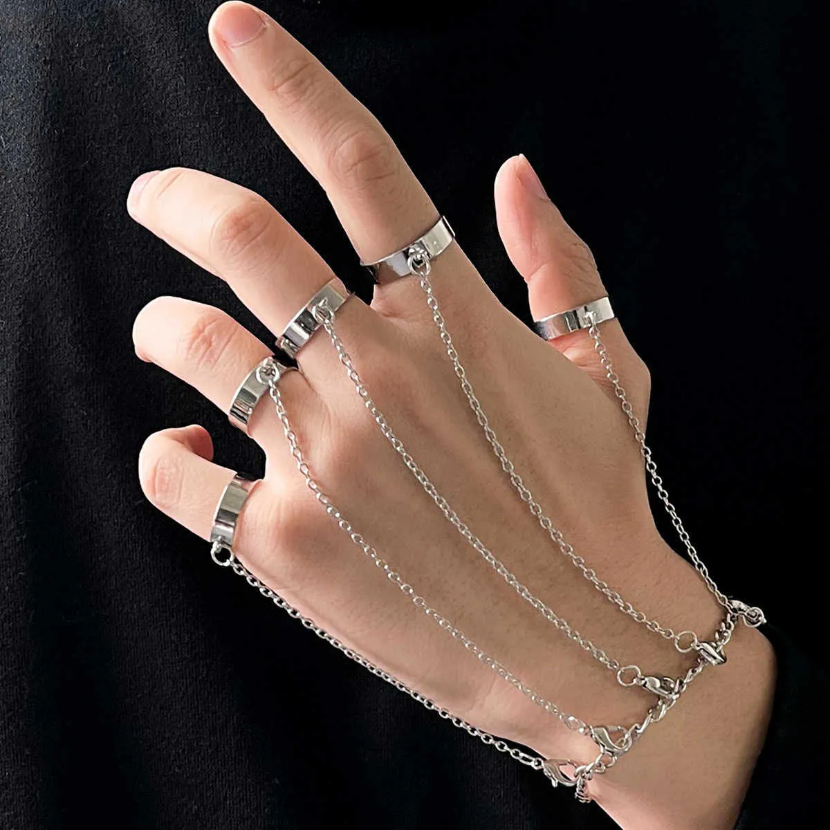 Bandringar Punk Geometric Chain Wrist Armband för kvinnor Män Silver Color Connected Finger Tassel Justerbar Ring Club Hip Hop smycken gåva AA230426