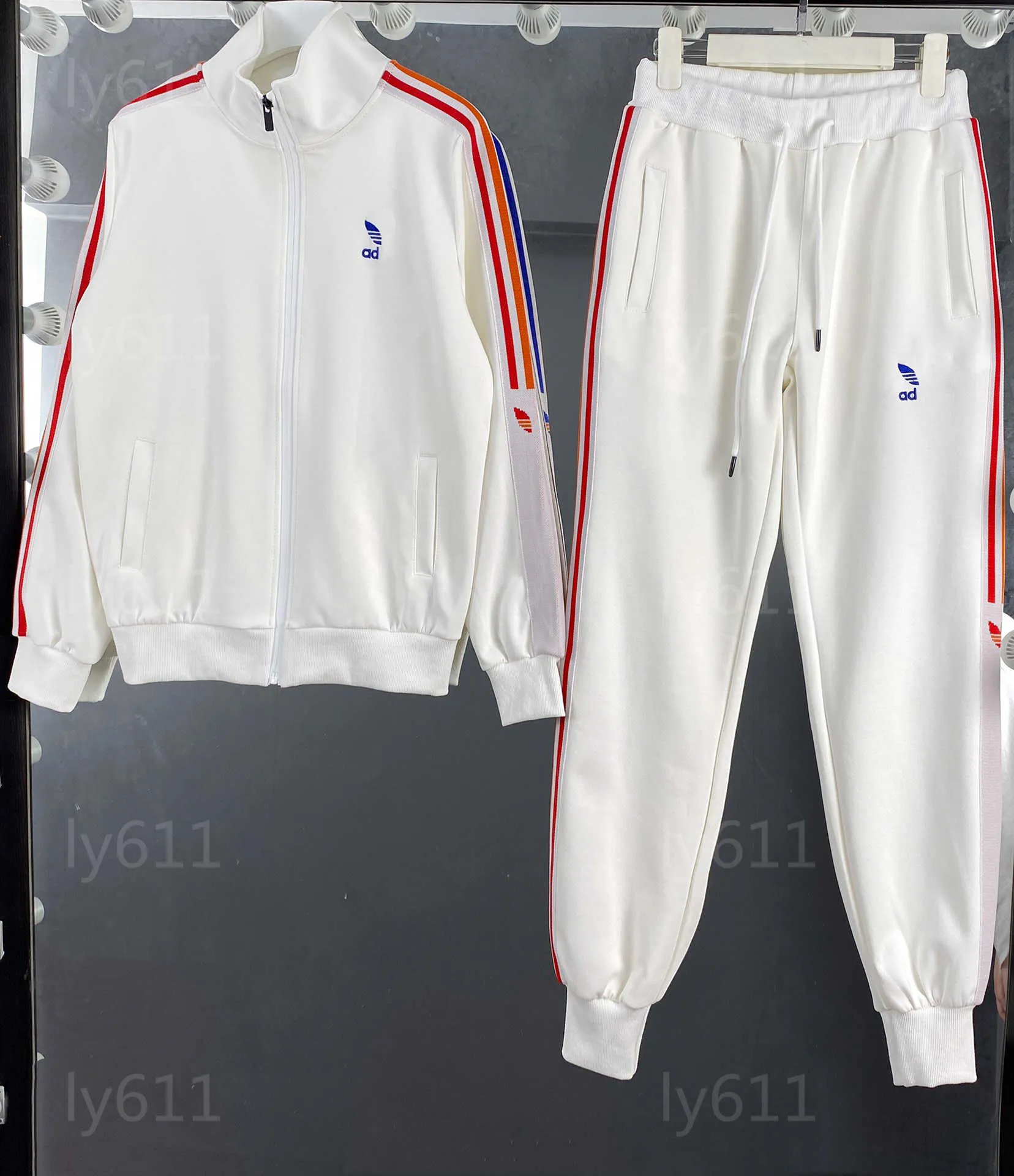 2 adet Set Kadın Terzini Kadın Giyim Giyim Sonbahar Jogging Suit Uzun Kollu Ceket Spor Pantolon Üç Rolor Çizgili Woking Tasarımcı Trailtsits Beyaz Sweatsherit