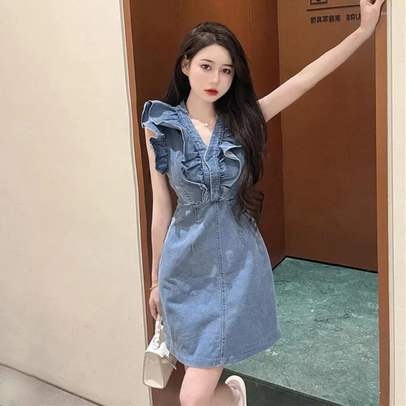 Casual Dresses Korean Sexig V-ringning denim klänning mode ruffle ärmlösa jean kvinnor a-line mini korta ankomster kvinnliga kläder