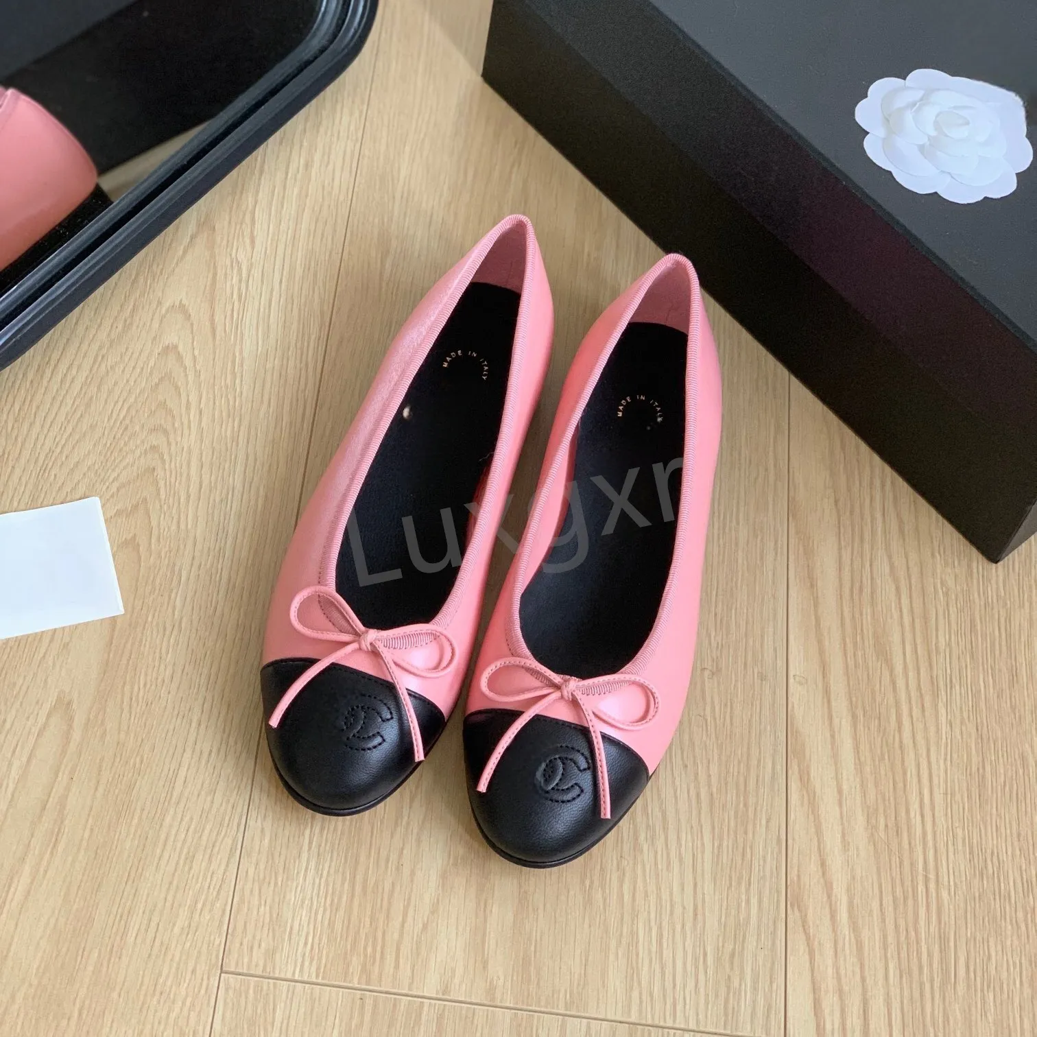 baletowy balet płaski pikowane skórzane buty designerskie kobiety Balle Flats Pumps LOAFER Niski obcas Sningbacka Czarna biała wełniana wełniana tkanina komfortowy but zwykły buty