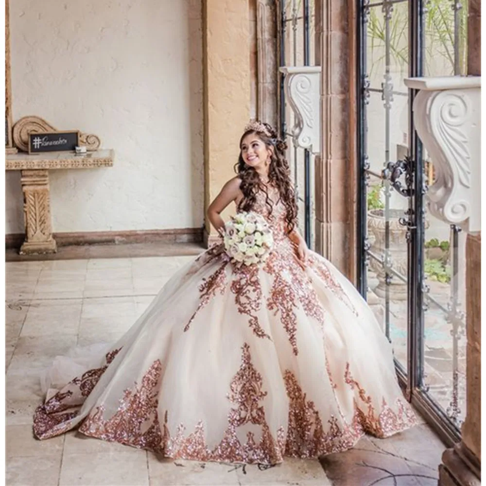Z ramion księżniczki suknia balowa złote koronkowe aplikacje quinceanera sukienki luksusowe aplikacje kryształowe suknie ślubne szatę de soiree 2024