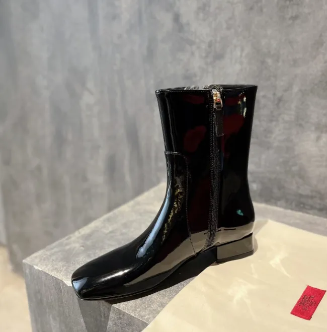 2023 Nya kvinnors designer stövlar lyxig komfort Delikat gummi yttersula Läderkvinnor Ankel Martin Fashion Boots 35-41