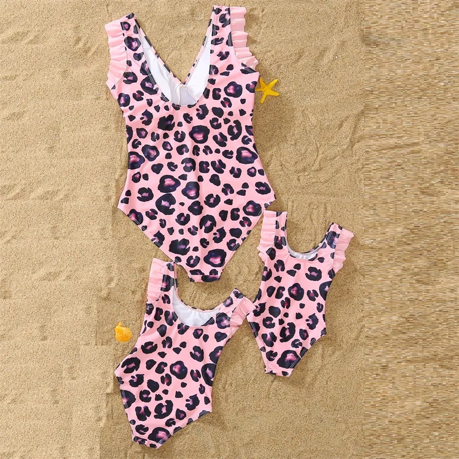 Abiti coordinati per la famiglia Estate Mamma Mamma Neonate Ragazze Costumi da bagno Costumi da bagno leopardati Madre figlia Costumi da bagno coordinati Look per la famiglia Vestiti per mamma e me 230427