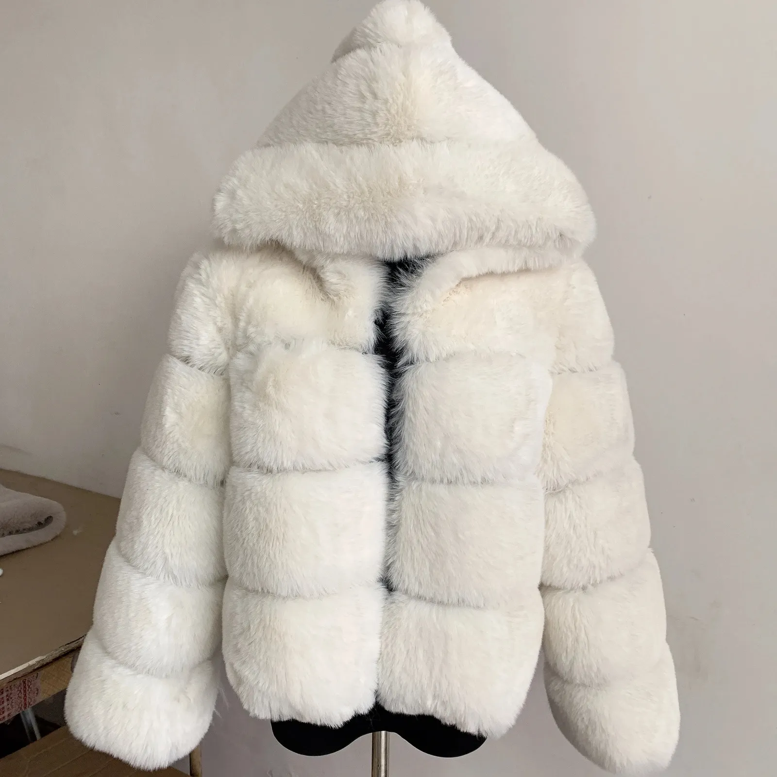 Womens Fur Faux Winter Warm Fake Fox Fur Hooded Coat Thick Hooded Jacket Luxury Womens Winter Faux High Quality 231127