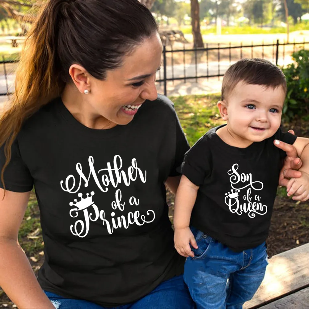 Tenues reine mère d'un prince fils chemises maman et gamin bébé boy tshirts d'été correspondant à la famille Tshirts 230427