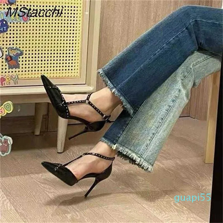 Nxy Sandals Luxury Brand Women Pumps Rivet Poinced Toe The Tee Heel Woman Shoe Shoe Black Party Ladies Stileetto High Heeled for 230406
