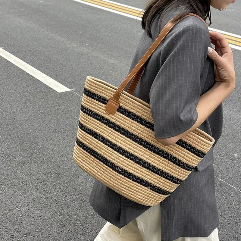 Marsupi Borsa di paglia di grande capacità 2023 Borsa estiva intrecciata a mano Tote Borsa da donna di design di lusso Borsa per la spesa a righe