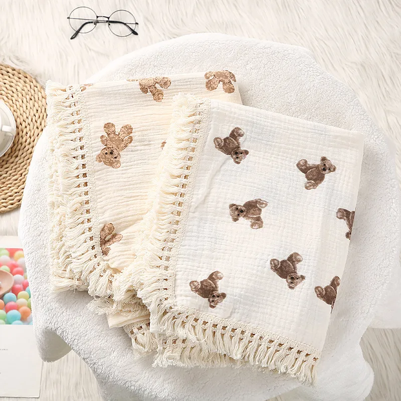 Blankets Swaddling Cute Bear Muslin Squares Cotton Baby for born Plaid Infant Swaddle Babies Accessories Bed Summer Comforter 230426