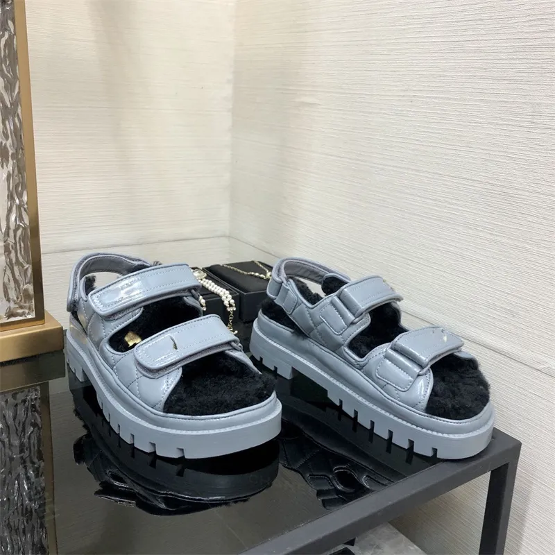 Kvinnliga damer kalvskinn pappa sandaler quiltade höstdesigner sandles skor plattform lägenheter låg klack kil diamant spänne sandal slip på ankel rem strand skos flip flop