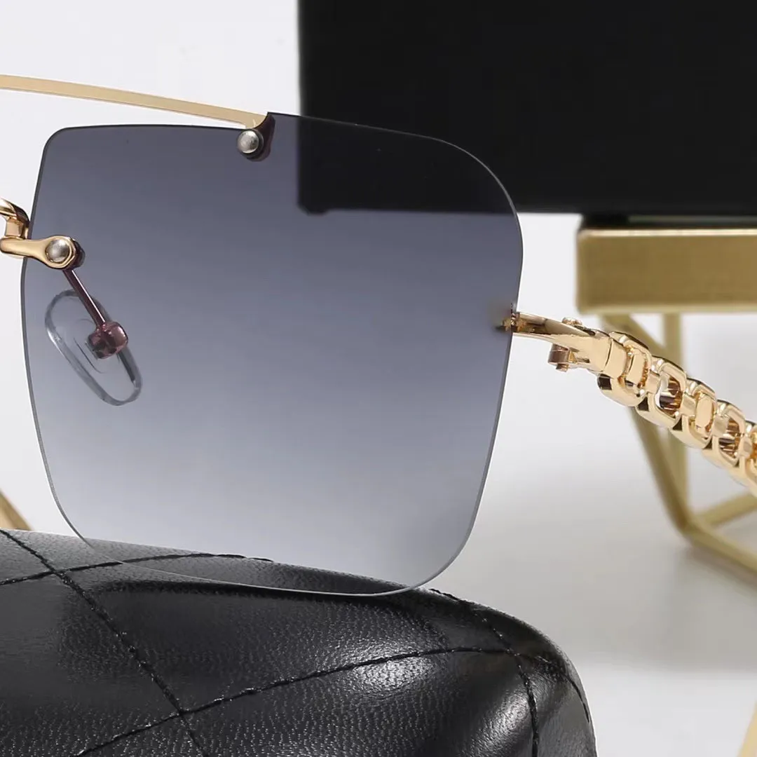 Diseñador de mujer Gafas de sol de lente Impresión Doble diseño de doble viga de metal Tipo de cadena Tipo de lentes rosa Gafas de sol de hombres y mujeres Protección de ojos