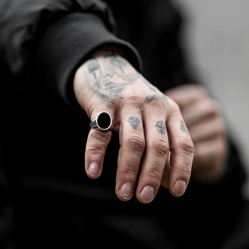 Cluster Rings Modern Men Oval Black Plain Sides Anello con sigillo Stinless Steel Streetwear Espressione di ricchezza Anelli Fathers Day Gift 230426