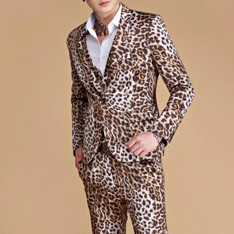 Мужские Polos Mens Leopard Printed Suits Party Wear Social Night Club наряд Korean Slim Fit Blazer Pants 2 PCS SET Performance DJ Jacket Show 230426