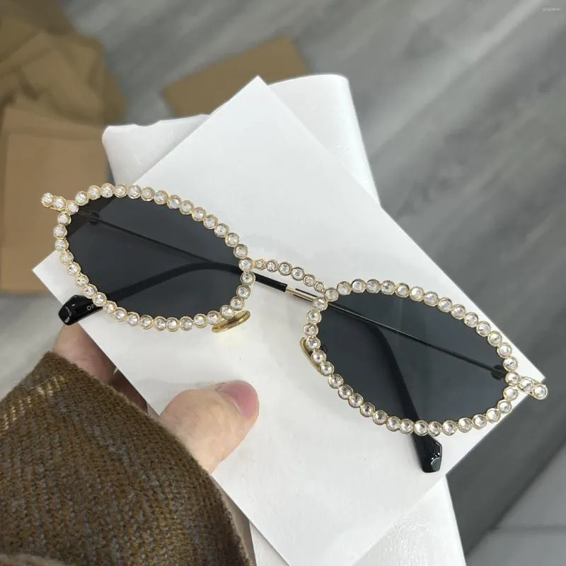 Occhiali da sole di lusso con strass da donna 2023 piccoli ovali con diamanti bling occhiali da sole di marca moda femminile tonalità rotonde