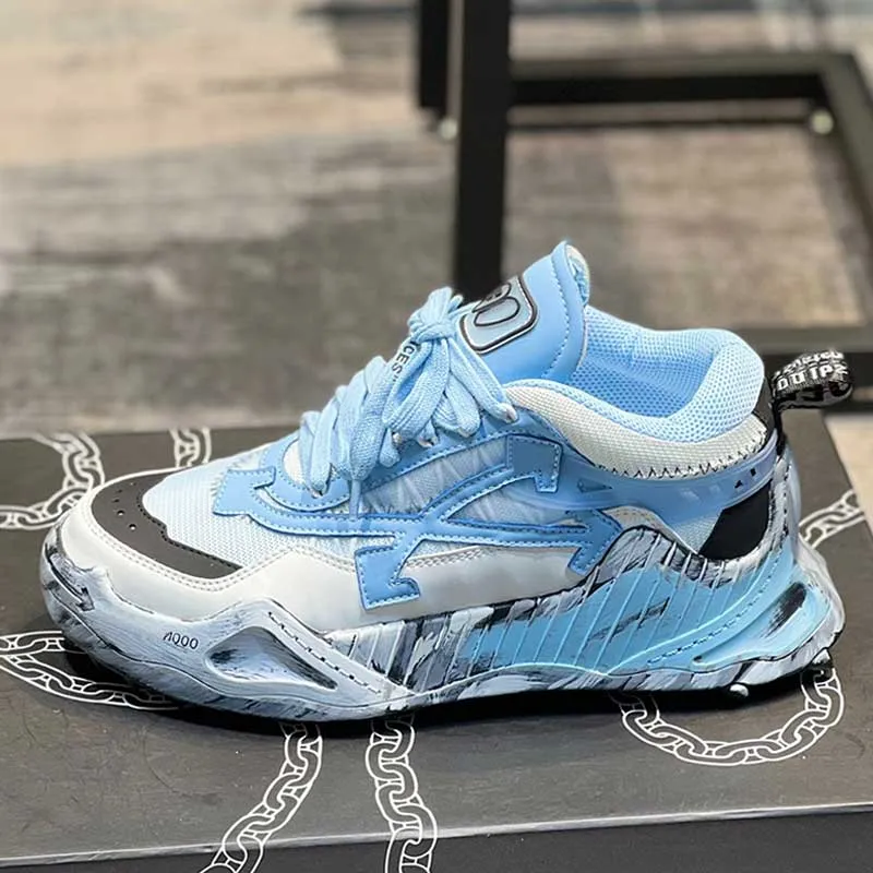 Off-Brand-Designer-Sneaker Odsy 1000 mit blauen Pfeilen an der Seite, Gummi-Lederfutter und Nägeln an der Sohle, modische Outdoor-Freizeitsportschuhe für Damen