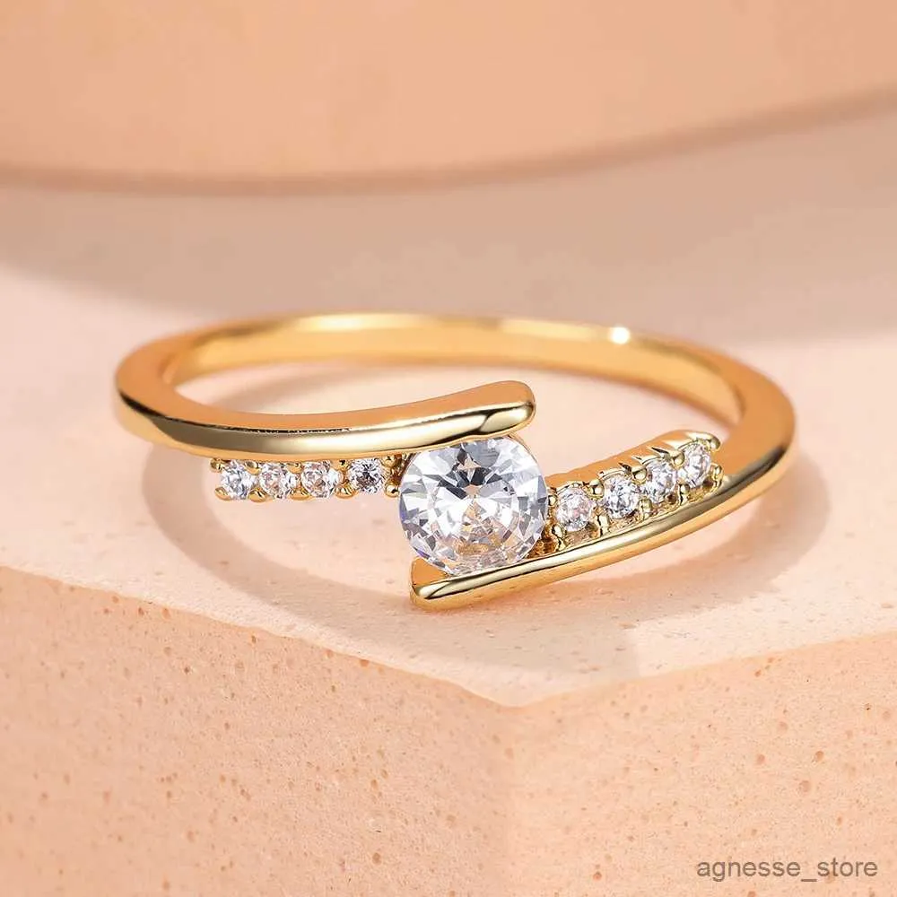 Fedi nuziali Minimalista Piccolo anello di pietra rotondo Colore oro Anelli di zirconi bianchi per le donne Fedi nuziali impilabili Anello di fidanzamento Gioielli R231127