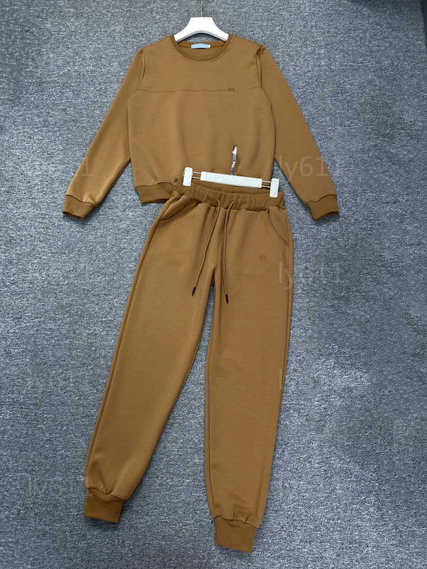 Autumn Womens Tracksuit Designer Kläder för kvinnor broderade brev Mjuk komfort av hög kvalitet bomullsbomull Sportkläder utomhus jogging kostym två bitar