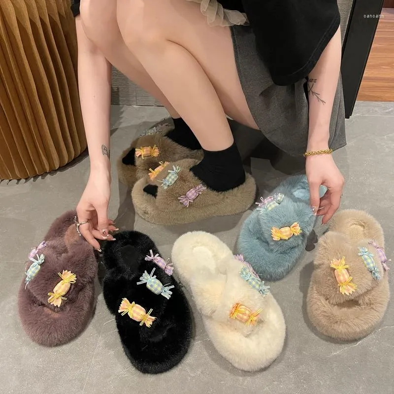 Hausschuhe Frauen Plattform Furry Home 2023 Herbst und Winter Mode Cross Flat Fluffy Soft Slides Female Candy Chunky Schuhe