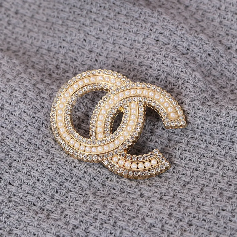 Broche Double lettre de styliste pour femmes, épingle à lettres de haute qualité, perle de cristal, bijoux de fête de mariage, accessoires cadeaux