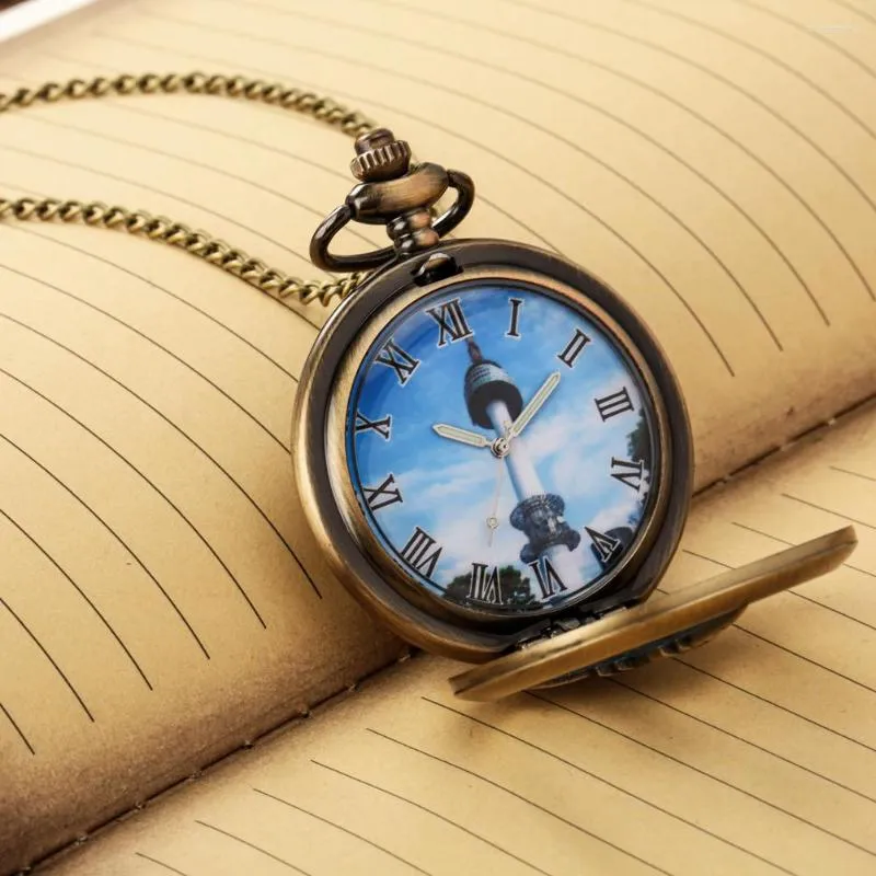 Pocket Watches n Seoul Tower Blue Sky Dial Bronze horloge halve ketting hangkoek klokketen antieke uurwerk cadeau -unisex