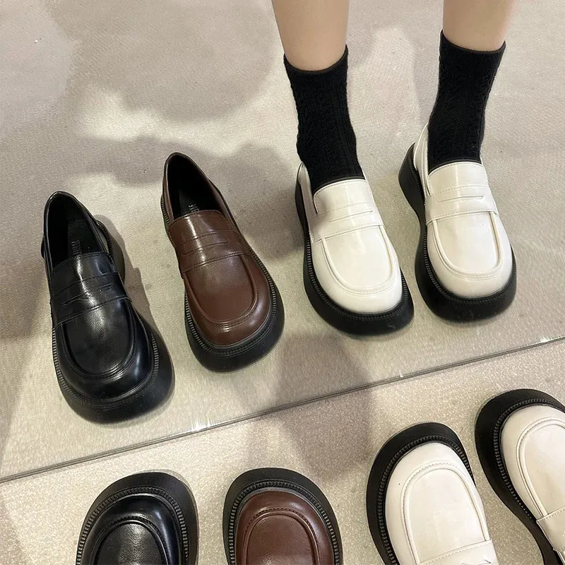 Geklede schoenen voor dames Oxfords klompen Platform Zwarte platte schoenen Ronde neus Ondiepe mond Loafers met bont Britse stijl Dames 231127