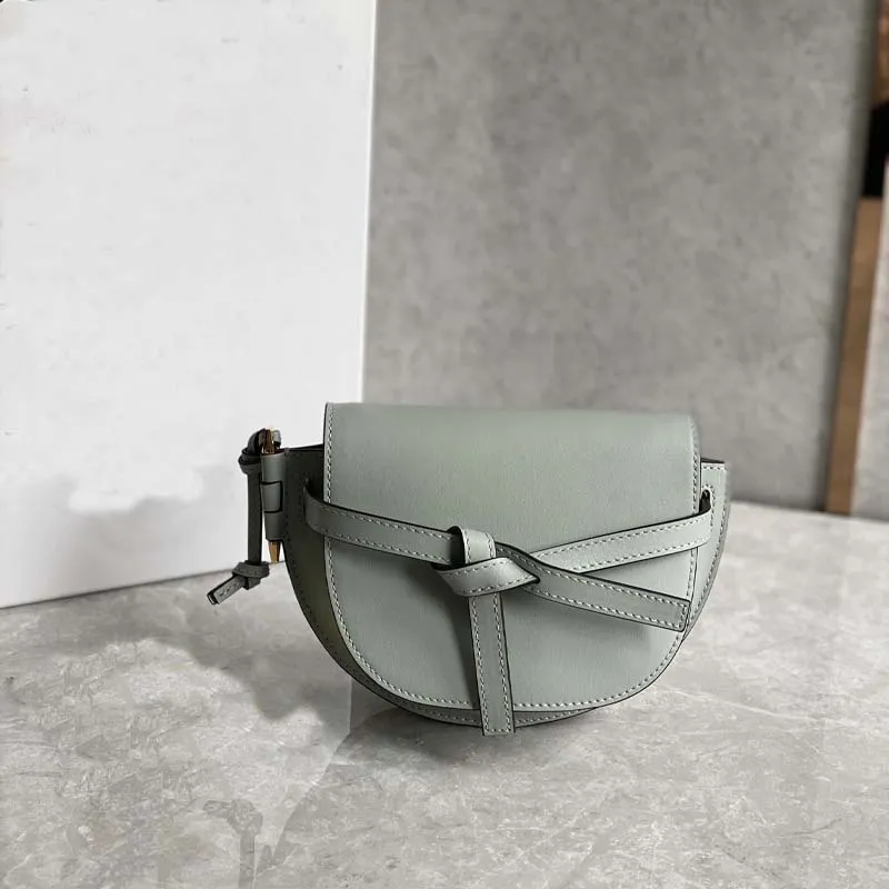 Luxury Designer Bag Sadel Bag präglad Pebble Calfskin Bow Tie Bag Löstagbar axelband Enkel axelväska Crossbody Bag Hög kvalitet