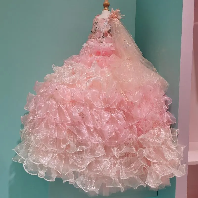 Платья Роскошный дизайн Одежда для собак ручной работы Свадебное платье для домашних животных Розовое бальное платье принцессы со шлейфом Сложная отделка Благородные аксессуары
