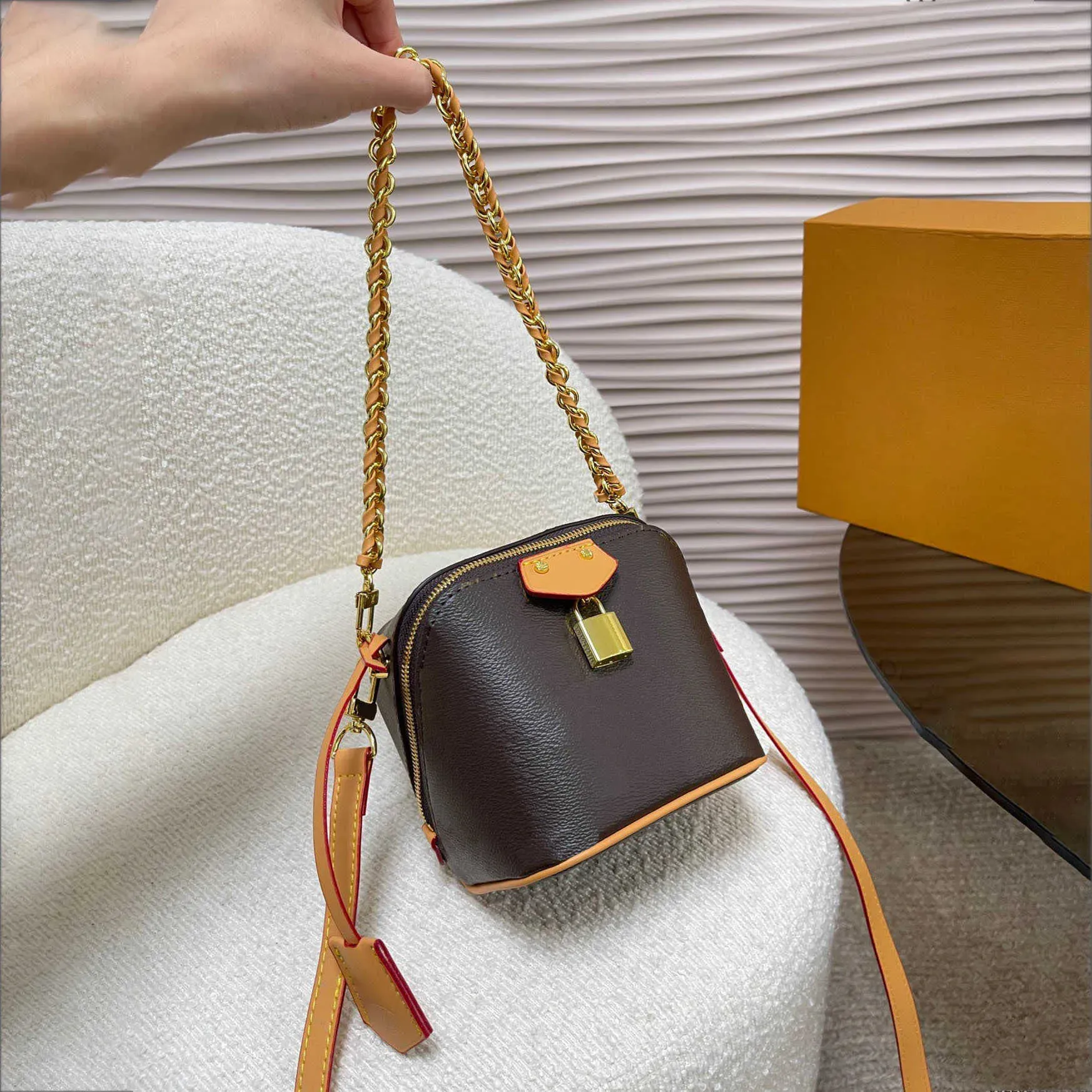Torebki designerskie torby łańcuchowe Kobiety mini luksusowe projektanci Crossbody Bag Ladies Fashion Brown Flower torebka z zamkiem 231115