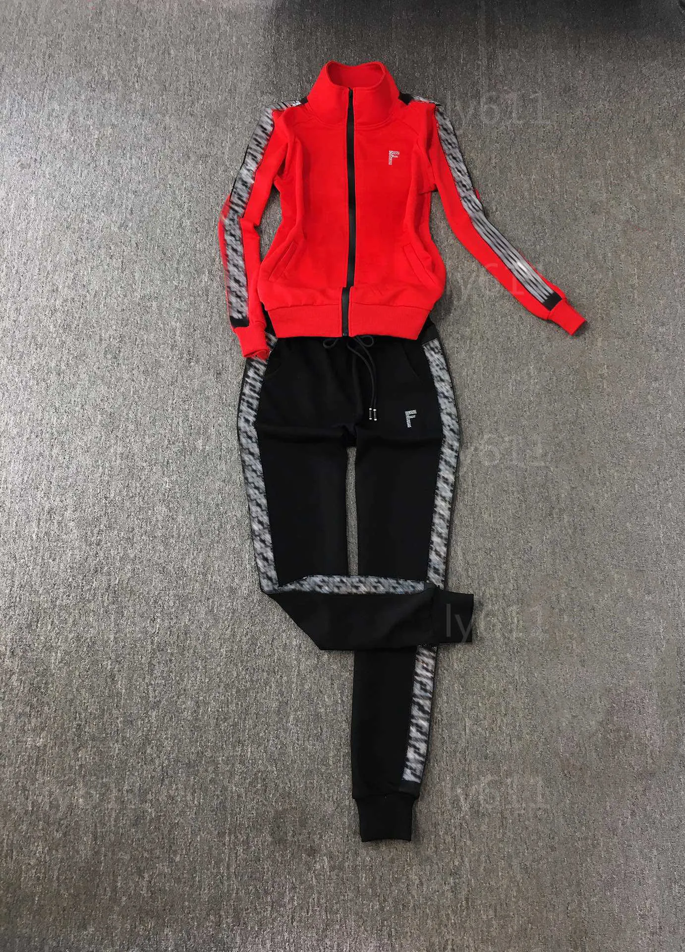 Designer Tracksuit Women Sweatsuit joggar passar Röd stående krage jacka bokstav f tryckt vävd remmar casual byxor höstspårar 2 bit set kvinnor kläder