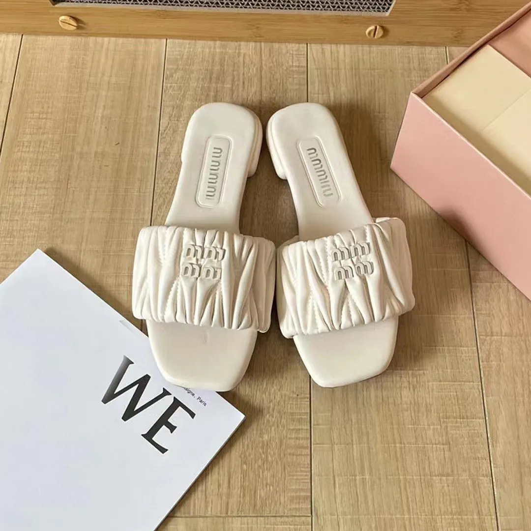 【miumiu】Logo Slide Slippers ★送料関税込★追跡可能★ Miu Miu Leather Logo Slide Clogs | Neiman Marcus