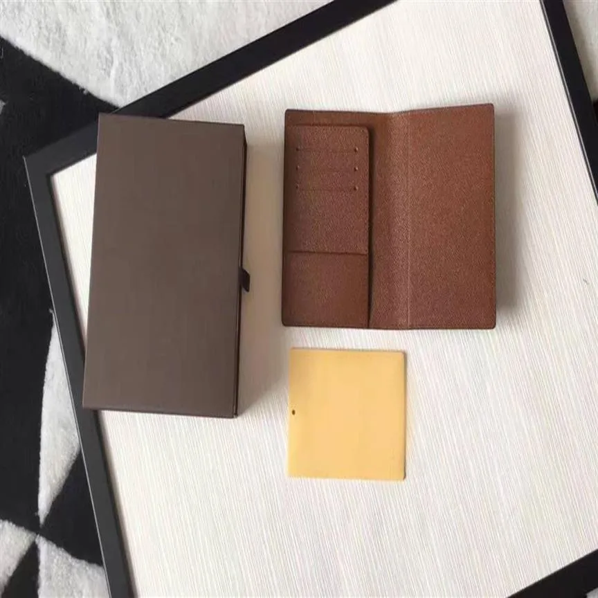 Embrayage de créateur de mode portefeuille de passeport en cuir authentique avec boîte 601813108