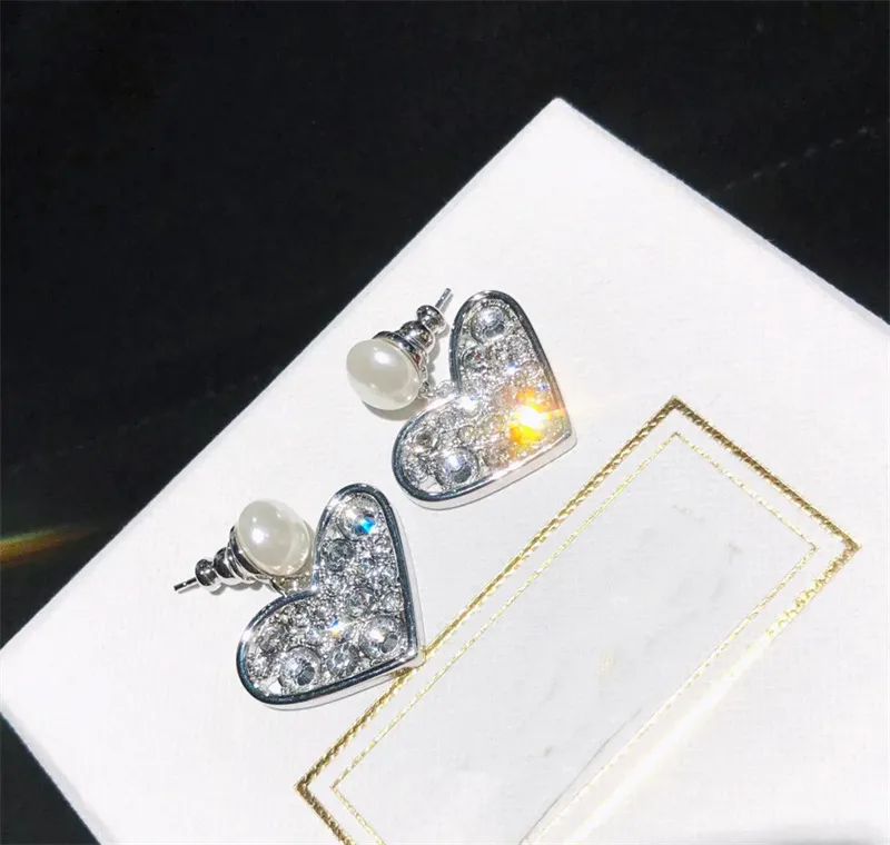 Pendientes colgantes de perlas de temperamento vintage, delicados y románticos pendientes llenos de diamantes huecos para damas, regalo para que las parejas expresen su amor sin DHL