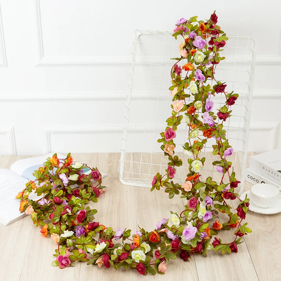 Faux Floral Greenery 22 Meter Rose Künstliche Blumen Weihnachtsgirlande für Hochzeit Home Room Dekoration Frühling Herbst Garten DIY Fake Plant Vine 230428