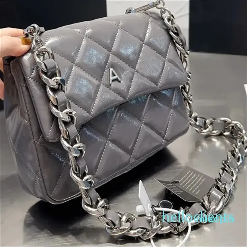 Borsa a tracolla trapuntata con patta da donna di design Francia Borsa di lusso in pelle con reticolo di diamanti Borsa a tracolla in argento con grande trama a catena