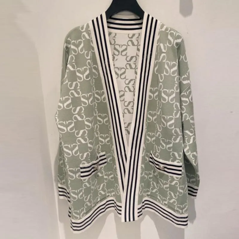 Pulls EOS 2022 Printemps Femme Porter des deux côtés Contraste Couleur Vert Cardigan tricoté Top Pull France Paris Marque Livraison gratuite Sable