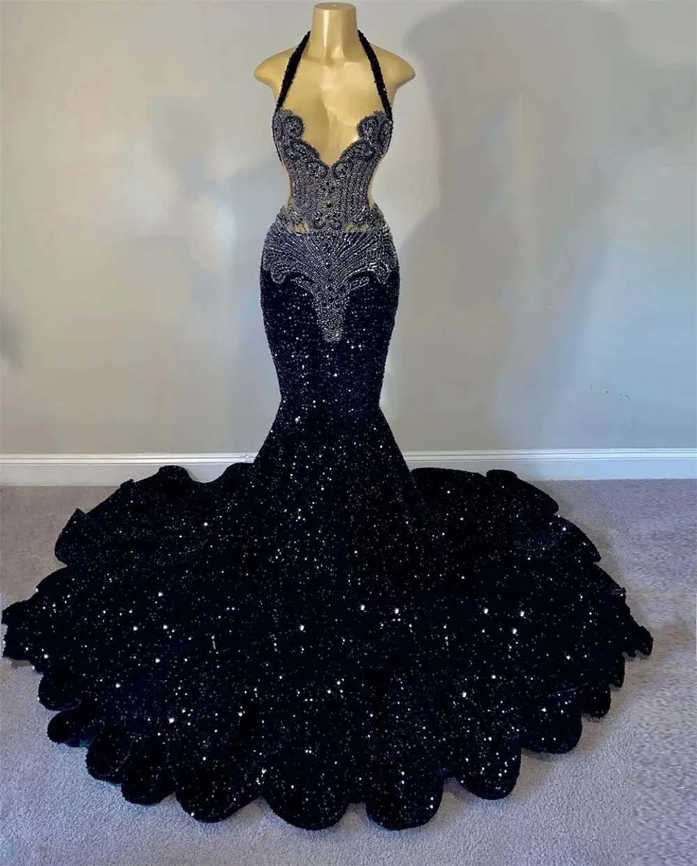 2024 Sexy Black Mermaid Prom Dress Sparkly Halter Beaded Sequins Diamond Black Girl Evening Birthday Party Gowns Celebrity Wear Robe De Soiree Custom Made