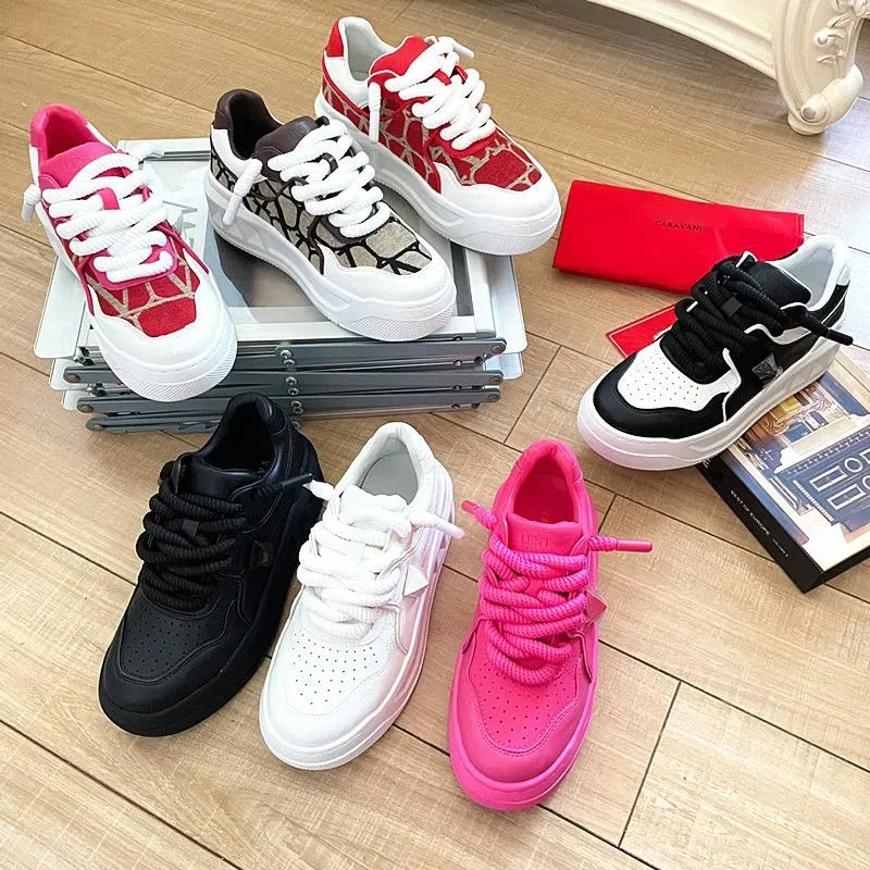 Sneaker esterni in pelle autentica da donna Schema casual Scheda One Stud Designer Luxuria Scarpe Running Trainer di alta qualità RIVET BASKET BASKET BASKET BASKET BASKET CANVA CANVA Tennis Boy Lady